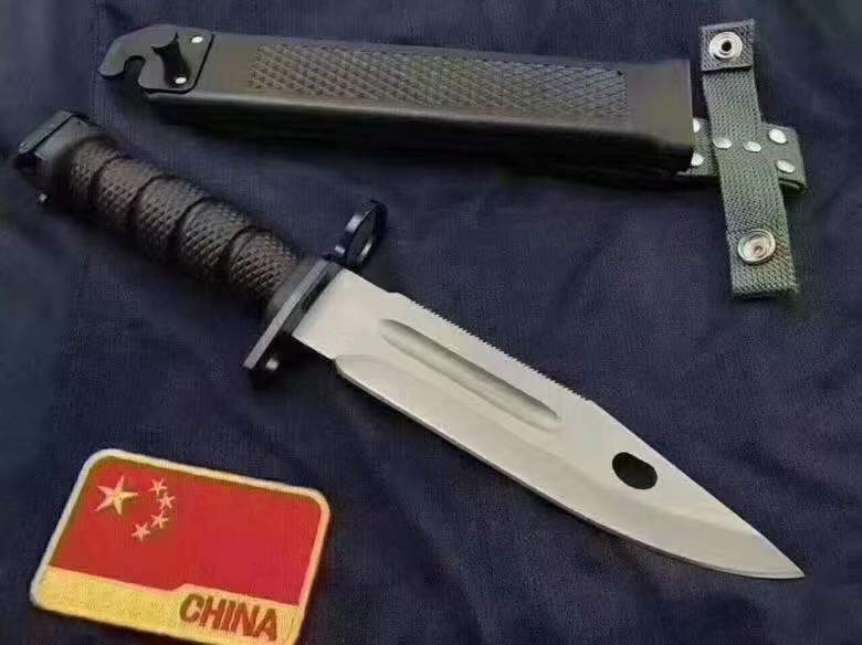 编号379140375 95军刺_军刀_刀具_精品刀剑_达天福商贸防狼喷雾专卖店